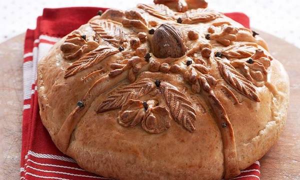 Χριστόψωμο: Το παραδοσιακό ψωμί των Χριστουγέννων
