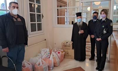 Πελοπόννησος: Συγκέντρωση και προσφορά ειδών από τις Αστυνομικές Διευθύνσεις στην Εκκλησία (photos)
