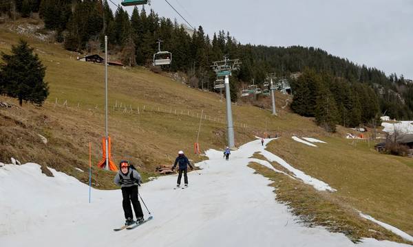Χιονοδρομικά κέντρα: «Κλειστόν» σε όλη την Ευρώπη λόγω έλλειψης χιονιού