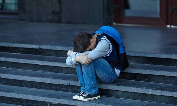 Άγριο bullying σε μαθητή δημοτικού στην Πάτρα - «Πήγαν να μου πετάξουν το παιδί από τις σκάλες»