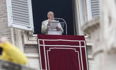 «Πρέπει να ξέρουμε πότε να αποσυρόμαστε»: Αίσθηση από δήλωση του πάπα Φραγκίσκου