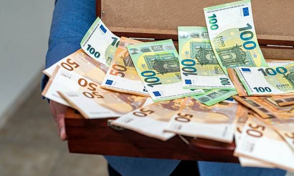 Νέα τηλεφωνική απάτη στην Πάτρα: Ηλικιωμένη άφησε 30.000 ευρώ σε κάδο