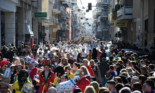 Πατρινό Καρναβάλι 2023: «Φουλ» οι κρατήσεις Airbnb για το τριήμερο της παρέλασης