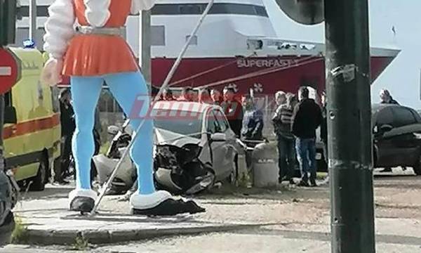 Σοβαρό τροχαίο στην Πάτρα: Αυτοκίνητο «καρφώθηκε» σε κολόνα - Τραυματίστηκε ο οδηγός