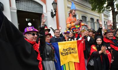Πατρινό Καρναβάλι 2023: Η μεγάλη γιορτή ξεκίνησε - Το λάβαρο παραδόθηκε στο Δημαρχείο (photos)