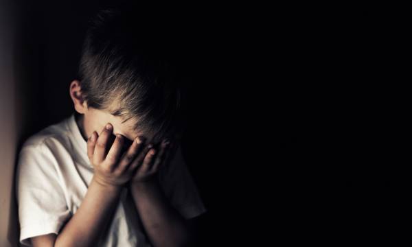 Φρίκη στην Κω: 23χρονος παραδέχτηκε ότι βίασε 8χρονο – «Συγγνώμη, δεν θα το κάνω ξανά»