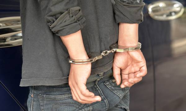 Κόρινθος: Συνελήφθησαν τρία άτομα για κλοπή αυτοκίνητου