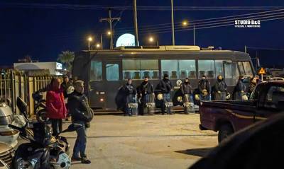 Αργολίδα: Ισχυρές αστυνομικές δυνάμεις στο μπλόκο των αγροτών στο Άργος (photos-video)