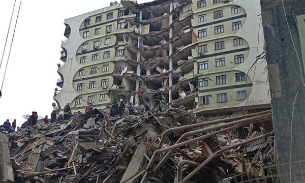 Σεισμός 7,7 Ρίχτερ «χτύπησε» ξανά στην Τουρκία (video)