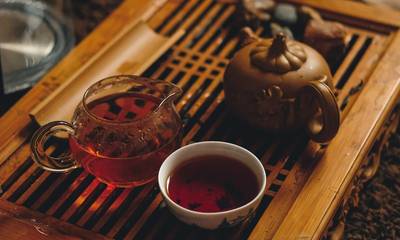 Πώς μία κούπα μαύρο τσάι την ημέρα μπορεί να μας εξασφαλίσει καλύτερη υγεία
