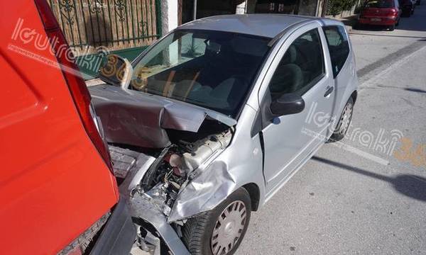 Καραμπόλα τεσσάρων οχημάτων στο Λουτράκι - Δύο γυναίκες τραυματίες  (photos)