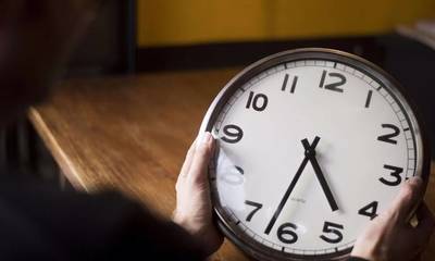 Αλλαγή ώρας 2023: Πότε θα γυρίσουμε τους δείκτες του ρολογιού μία ώρα μπροστά