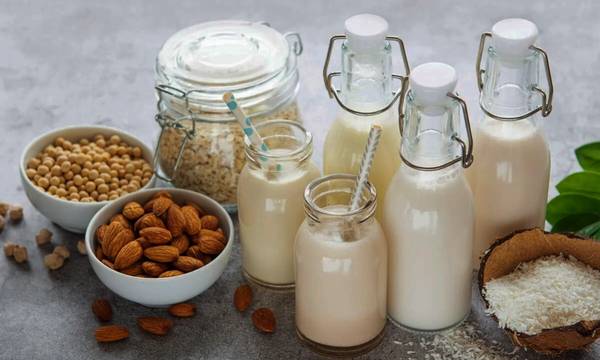 Φυτικά γάλατα: Αυτές είναι οι καλύτερες επιλογές για την υγεία (και τη νηστεία!)