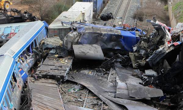 Σύγκρουση τρένων στα Τέμπη: Ανασύρθηκαν τρεις ακόμη νεκροί