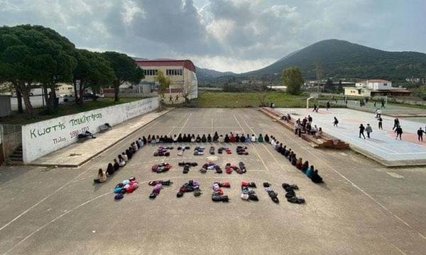 Τέμπη: Το μήνυμα μαθητών από την Πύλο για την τραγωδία - «Στείλε όταν φτάσεις»