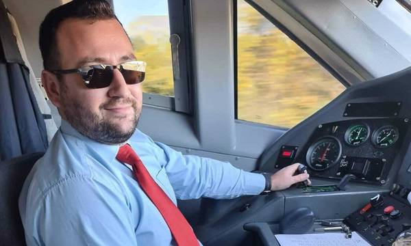 Φίλοι αποχαιρετούν τον 32χρονο μηχανοδηγό του επιβατικού τρένου - «Μας χρωστάς μια καλή εκδρομή»