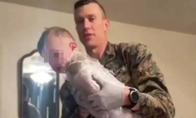 Γονείς στις ΗΠΑ τύλιξαν το μωρό τους με μεμβράνη για... πλάκα - Εξοργιστικό βίντεο