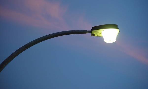 Σπάρτη – Ηλεκτροφωτισμός: Για να μην αναρωτιέσαι πού μπαίνουν φωτιστικά LED και ιστοί