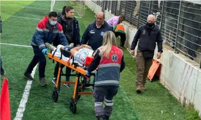 Γ' Εθνική: Σοκ στο γήπεδο «Προσφυγικών» στην Πάτρα - Ποδοσφαιριστής χτύπησε με το κεφάλι στο τοιχίο!