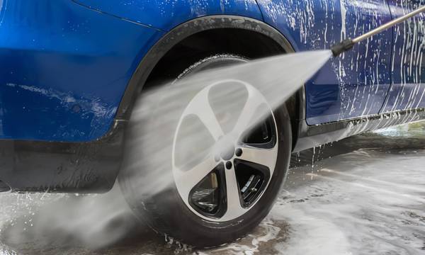 Πλύσιμο αυτοκινήτου στο δρόμο - Τι πρέπει να γνωρίζετε