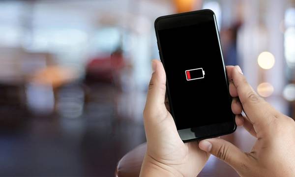 «Έπεσε» η μπαταρία στο κινητό σου - Πότε και γιατί κινδυνεύεις με πρόστιμο