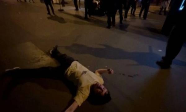 Παρίσι: Αναίσθητος διαδηλωτής μετά από χτύπημα (video)