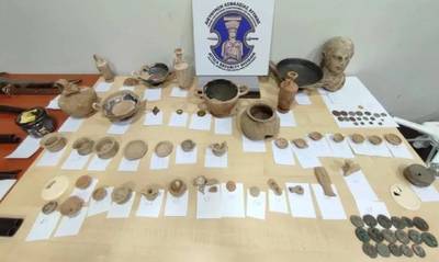 Κόρινθος: Θα πωλούσαν αρχαία αντικείμενα – Τρεις συλλήψεις (video)