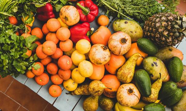 Αυτά είναι τα δώδεκα φρούτα και λαχανικά με τη μεγαλύτερη περιεκτικότητα σε φυτοφάρμακα