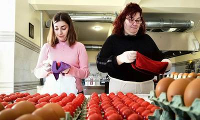 Εκατοντάδες Πασχαλινά αυγά και κουλούρια για τους απόρους στο Ναύπλιο (photos - video)