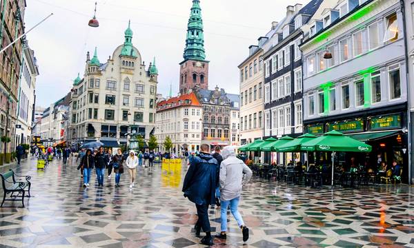 Περπατώντας στους δρόμους της Κοπεγχάγης (video)