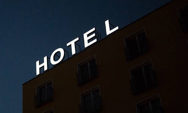 O Tουρισμός επέτυχε, ο ξενοδόχος απέθανε… «Στο σφυρί» 5 ξενοδοχεία στην Πελοπόννησο!