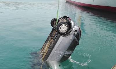 Κόρινθος: Έπεσε αυτοκίνητο στο λιμάνι του Άσσου (photos)