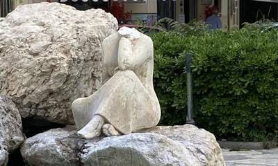 Πάτρα: Αποκεφάλισαν το άγαλμα στο συντριβάνι της Αγίας Σοφίας