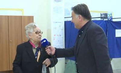 Εκλογές 2023 - Επική γιαγιά ψηφοφόρος: «Αυτή ελπίζω να είναι η τελευταία φορά»