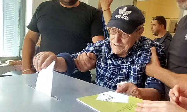 Ψήφισε για ένα καλύτερο μέλλον, ο 103 χρονών μπάρμπα Μιχάλης από τη Μάνη
