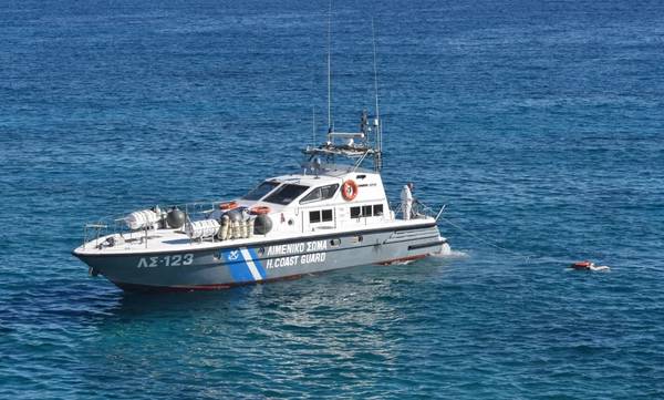 Συναγερμός για ακυβέρνητο πλοίο με επιβάτες στη Λακωνία