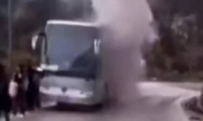 Εύβοια: Τουριστικό λεωφορείο με επιβάτες πήρε φωτιά