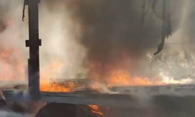 Πατρών - Κορίνθου: Νταλίκα τυλίχθηκε στις φλόγες (photos)