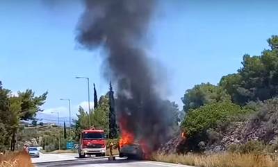 Αυτοκίνητο έπεσε σε κολόνα και άρπαξε φωτιά στον επαρχιακό δρόμο Ισθμού - Επιδαύρου