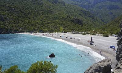Βλυχάδα: Η κρυφή, παραδεισένια παραλία στη Λακωνία που προσελκύει επισκέπτες από όλο τον κόσμο
