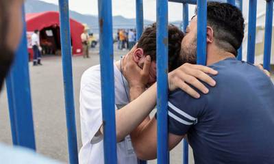 Ναυάγιο στην Πύλο: Συγκλονιστικές μαρτυρίες- «Ξέσπασαν σε λυγμούς όταν μίλησαν με συγγενείς τους»