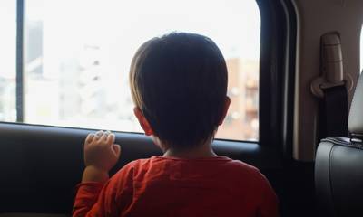 Συναγερμός στην Πάτρα: Παιδί βρισκόταν μόνο του σε «κλειδωμένο» αυτοκίνητο