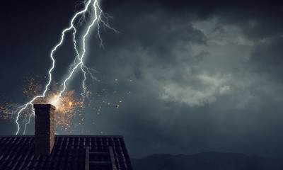 Κεραυνός χτύπησε καμινάδα σπιτιού στην Πάτρα - Κάηκαν οι ηλεκτρικές συσκευές