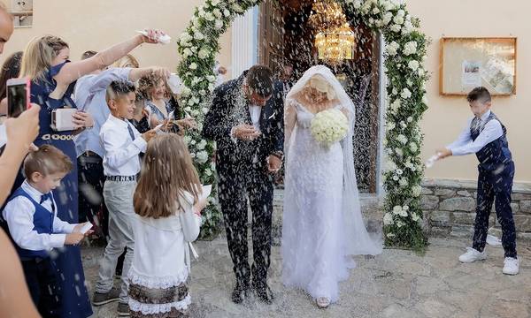 Έλλη Ρουμπάκου – Παναγιώτης Βαμβαλής: Λαμπερός γάμος για το ζευγάρι στη μαγευτική Μονεμβασιά