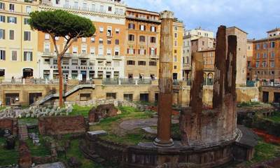 Ιούλιος Καίσαρας: Επίσκεψη στην αίθουσα όπου δολοφονήθηκε ο πιο ισχυρός ηγέτης της αρχαίας Ρώμης