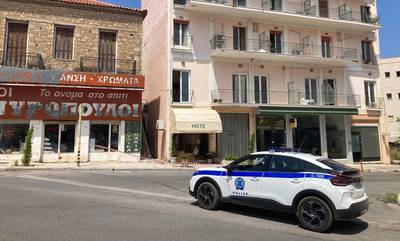 Συναγερμός στην Κυπαρισσία: Βρέθηκαν 3 χειροβομβίδες σε έπιπλο παλαιού ξενοδοχείου