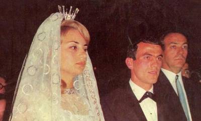 Βίκυ Μοσχολιού - Μίμης Δομάζος: Ο γάμος με τις 7.000 μπομπονιέρες που έμεινε στην ιστορία