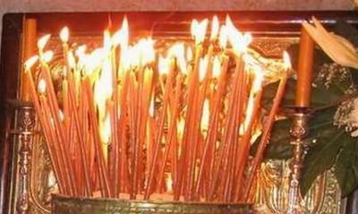 Λάρισα: Άναψε... 58 κεριά και κόντεψε να λαμπαδιάσει ολόκληρο παρεκκλήσι