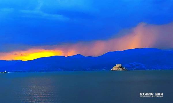 «Μαγικό» ηλιοβασίλεμα στο Ναύπλιο – Εντυπωσιακές εικόνες