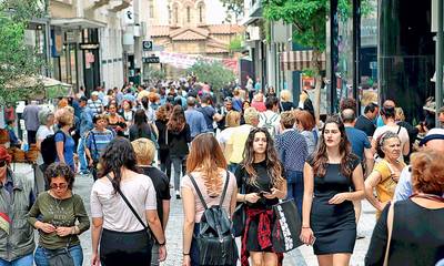 Έρευνα: Το 126% του εισοδήματός τους ξοδεύουν κάθε μήνα οι Έλληνες – Πού δίνουν τα περισσότερα